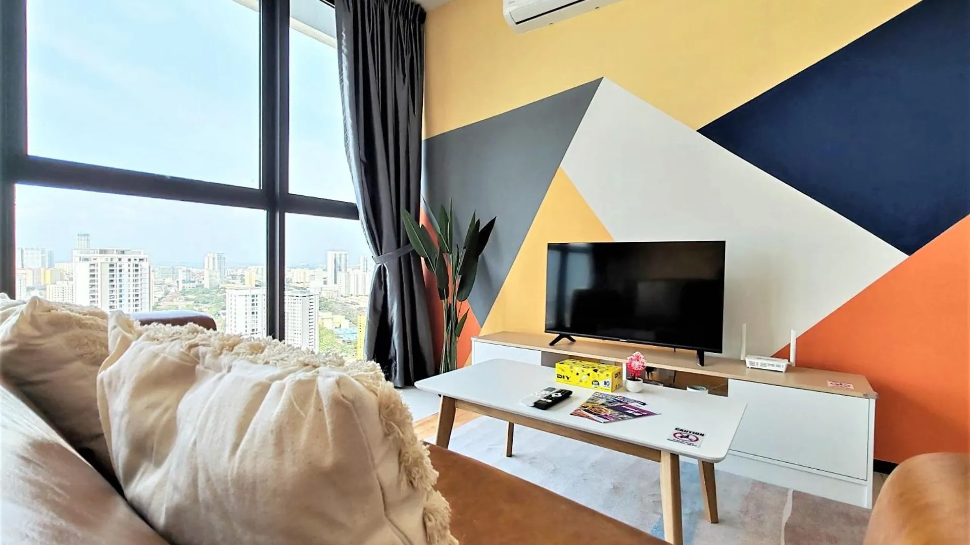 Urban Suites, 2 Rooms, 5 Pax, Free Car Park Jelutong 0*,  Malaisie