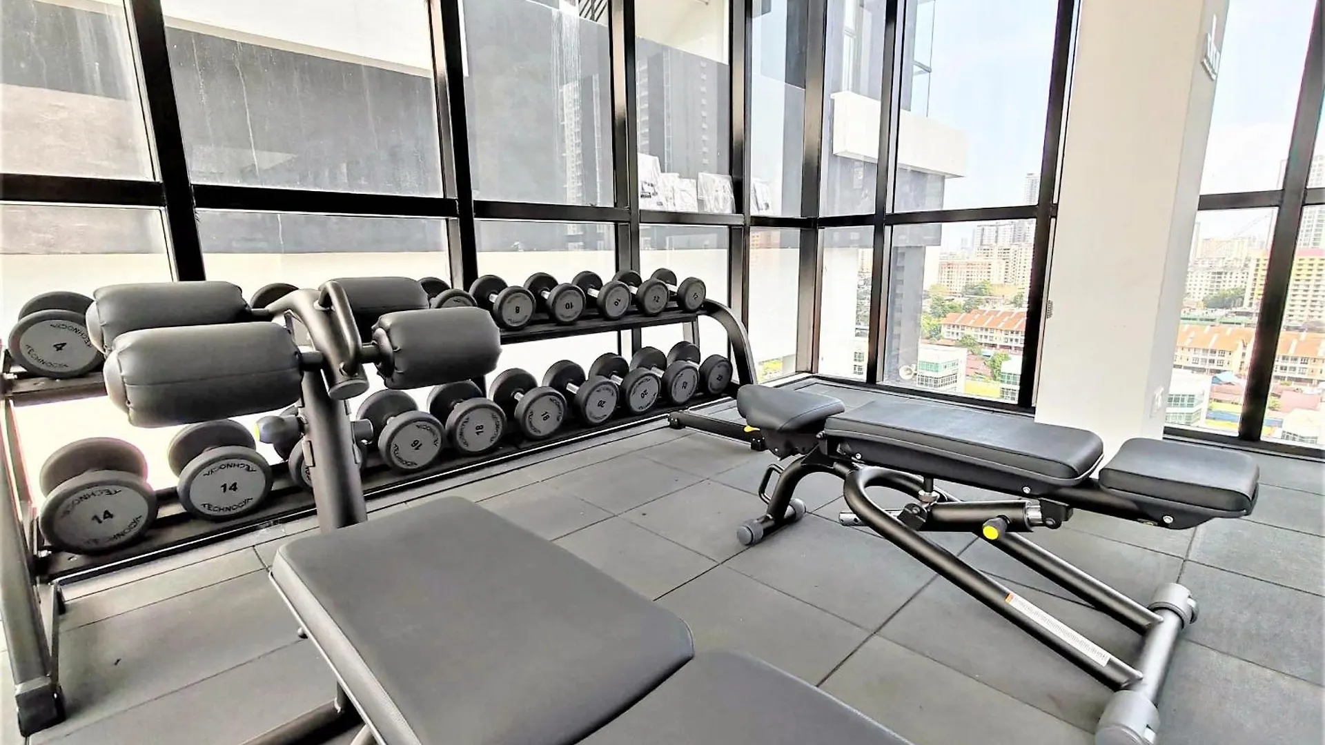 Urban Suites, 2 Rooms, 5 Pax, Free Car Park Jelutong 0*,  ماليزيا